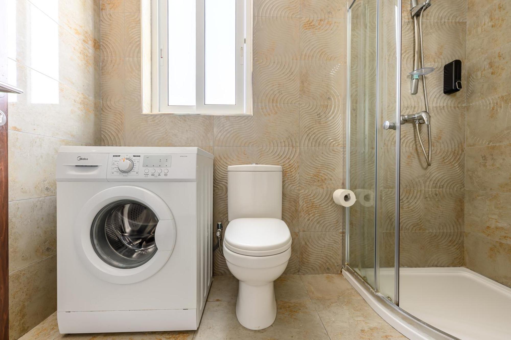 F11 Room 3, Private Room Two Single Beds Shared Bathroom In Shared Flat ムサイダ エクステリア 写真