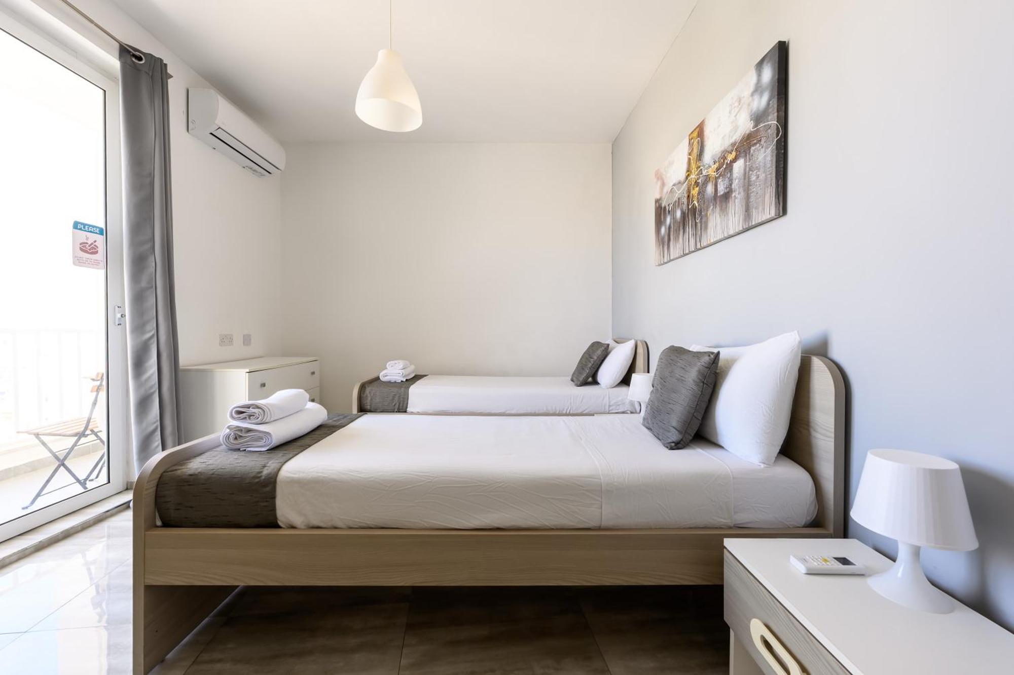 F11 Room 3, Private Room Two Single Beds Shared Bathroom In Shared Flat ムサイダ エクステリア 写真